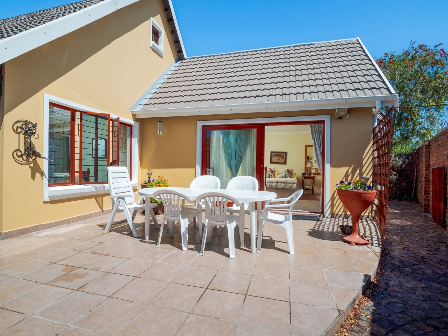 3 Bedroom Property for Sale in The Island Western Cape